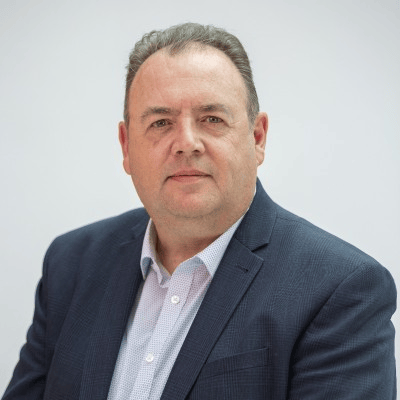Headshot of Ian Riches