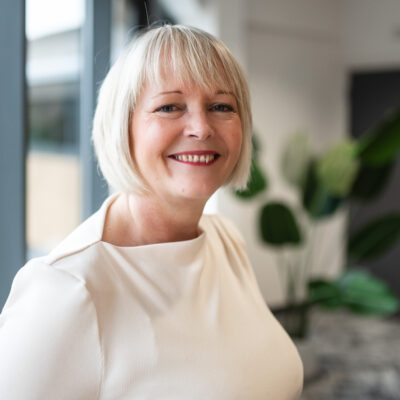 Headshot of Elaine Neil